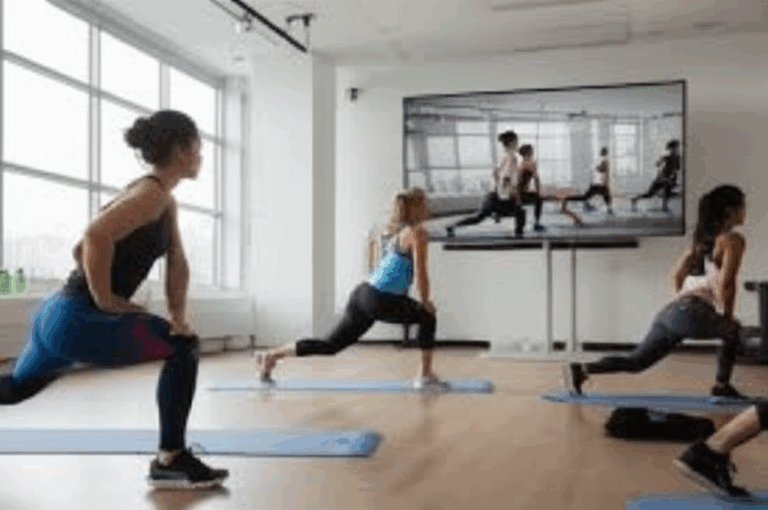 Stay Fit on the Go: The Two Best Apps for Travelers